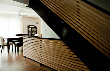 modern stair rail in horizontal wood slats