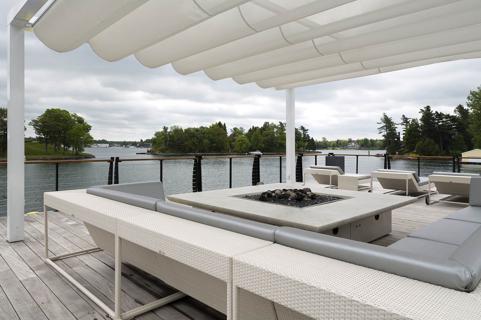 Shoreline structure with dual boat slips and covered deck area